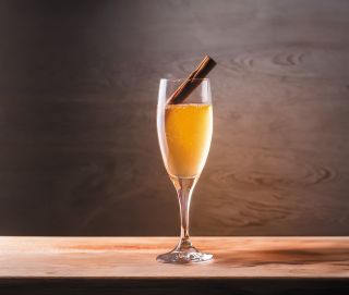 K novému roku patří sekt - vyzkoušejte ŠTROODEL 🍾 3 cl VASSA ZERO R 4 cl jablečný džus 100% 8 cl nealko sekt ozdoba:...